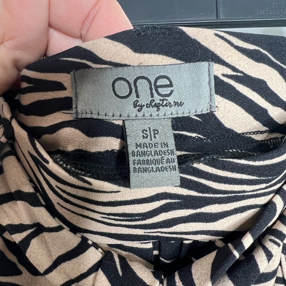 One by Chapter One Elastic Waist Dress Pants Size Small - Picture 4 of 7